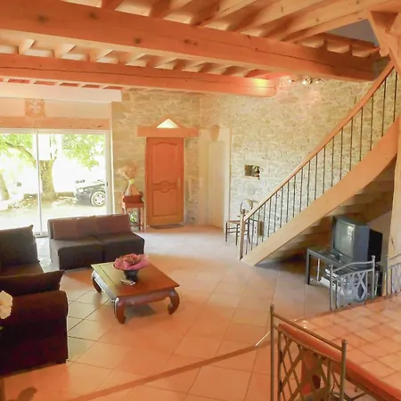 In Conilhac With Private Terrace Feriehus *